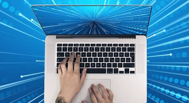 ブログ vs SNS どっちが稼げる？副業アフィリエイト徹底比較